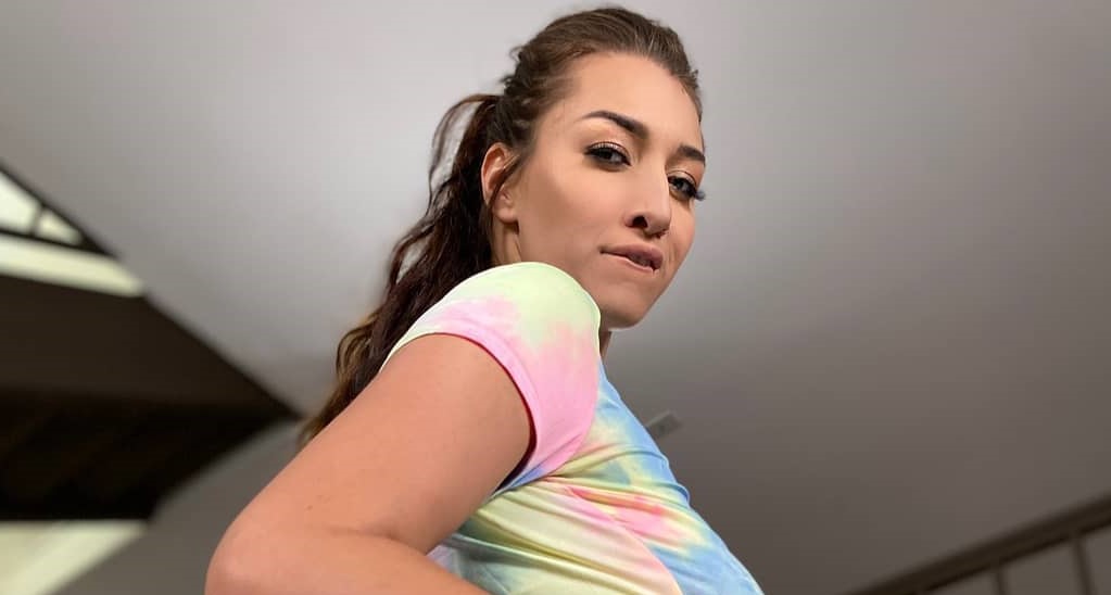 BELLA ROLLAND